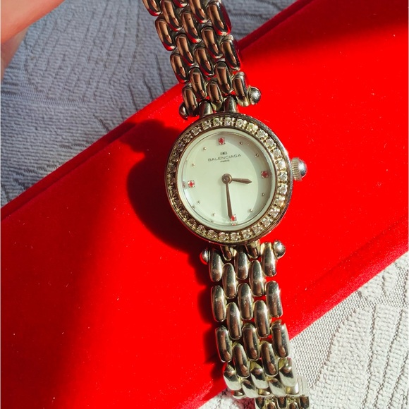 Beautiful 💖 BALENCIAGA💖 watch for lady🌹 - Picture 4 of 12